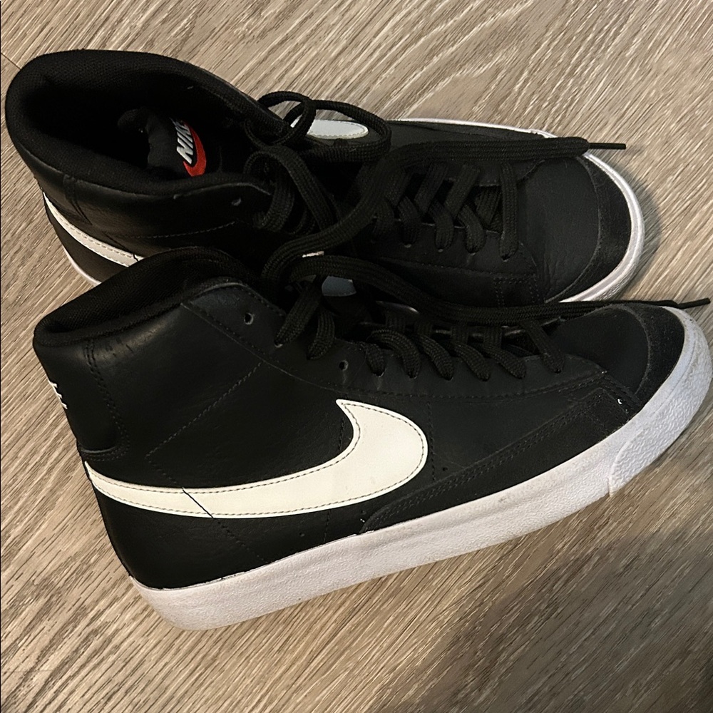 Nike Black and White High-Top blazer Sneakers